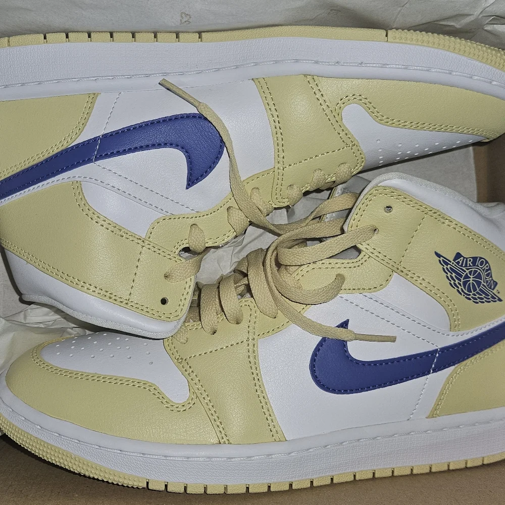 Nike Air Jordan 1 Mid in Lemon, Lapis and White - Picture 6 of 7